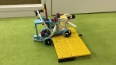 階段をのぼるロボット